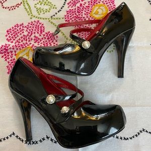 Betty Page Pumps